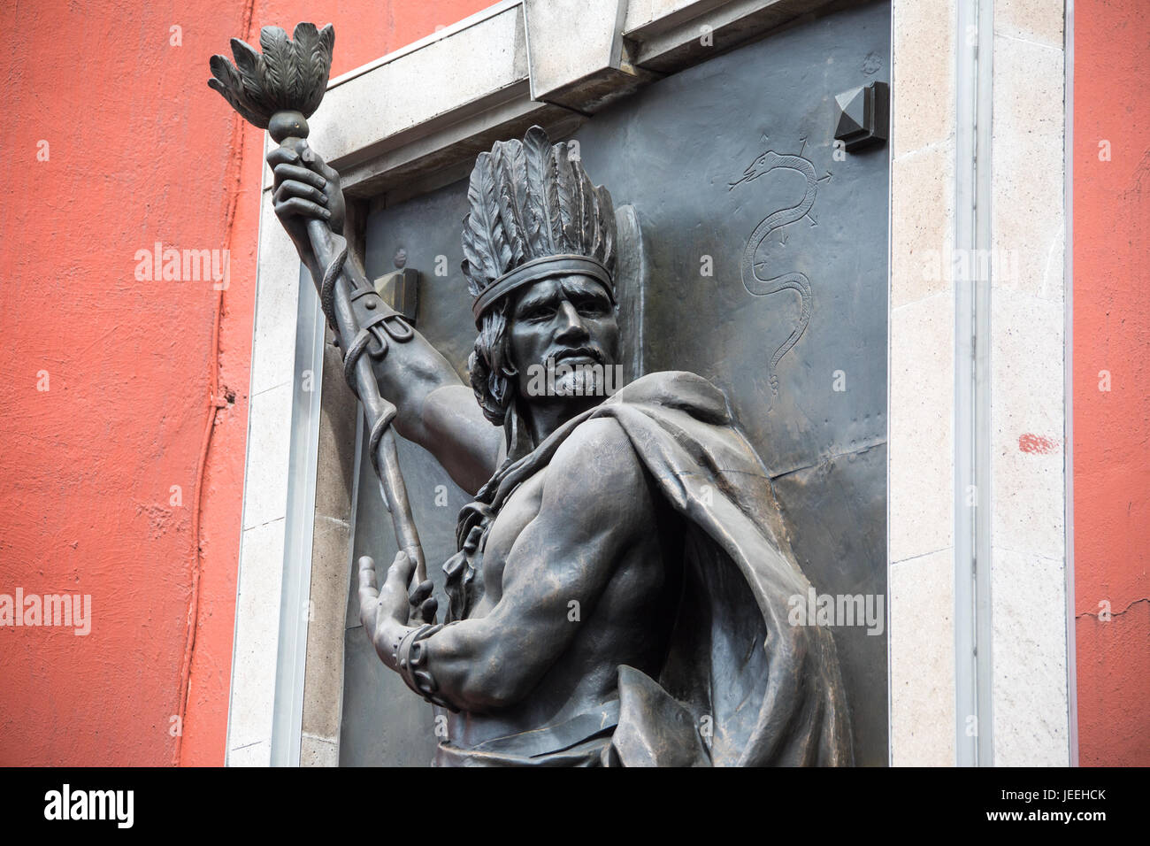 Skulptur des Izcoatl, der vierte König von Tenochtitlan, Jardin De La Triple Alianza, Calle de Filomeno Mata, Mexico City, Mexiko Stockfoto