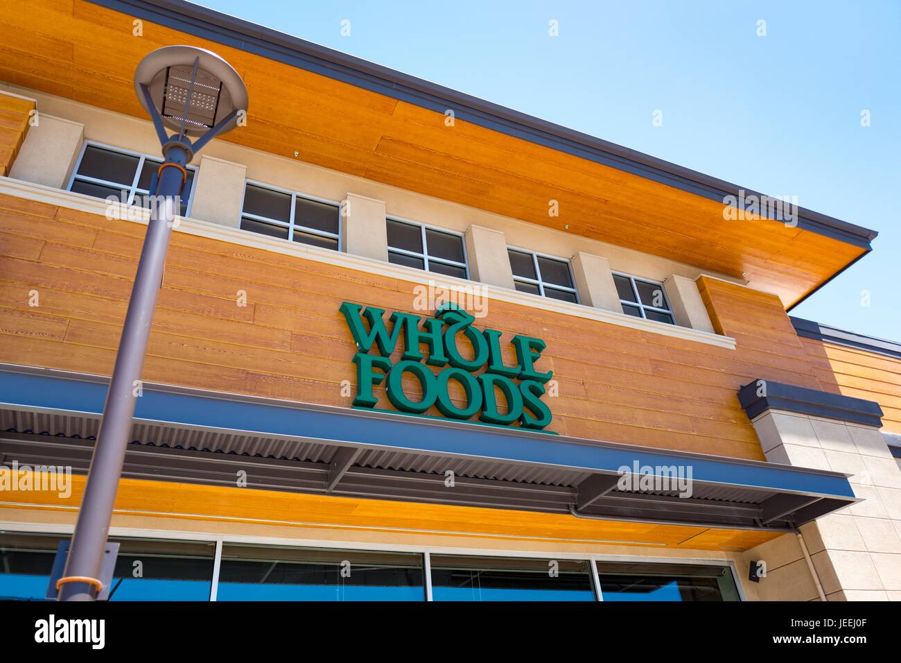 Fassade mit Logo im Whole Foods Market Lebensmittelgeschäft in Dublin, Kalifornien, 16. Juni 2017. Stockfoto