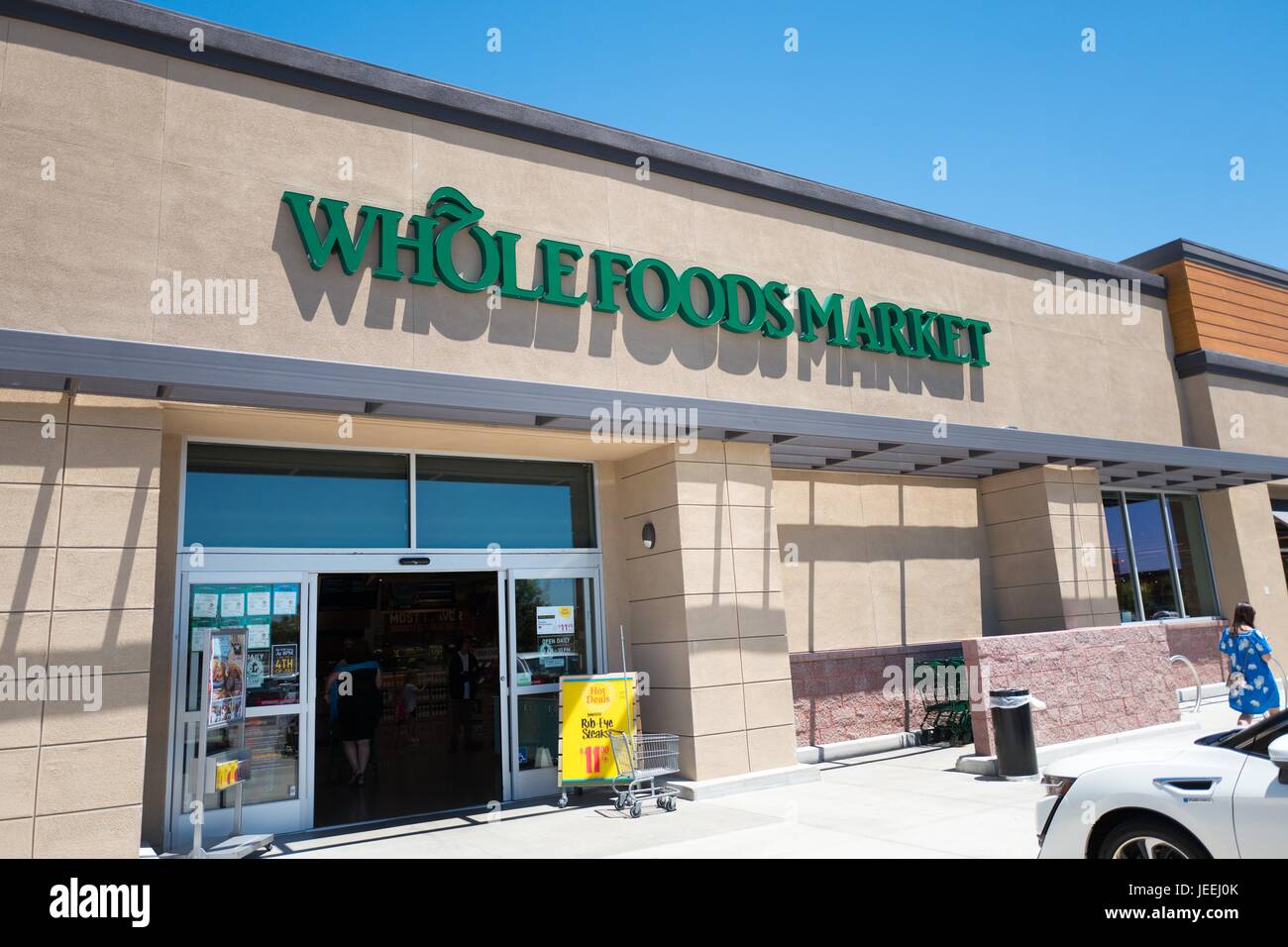 Logo und Beschilderung im Whole Foods Market Lebensmittelgeschäft in Dublin, Kalifornien, 16. Juni 2017. Stockfoto
