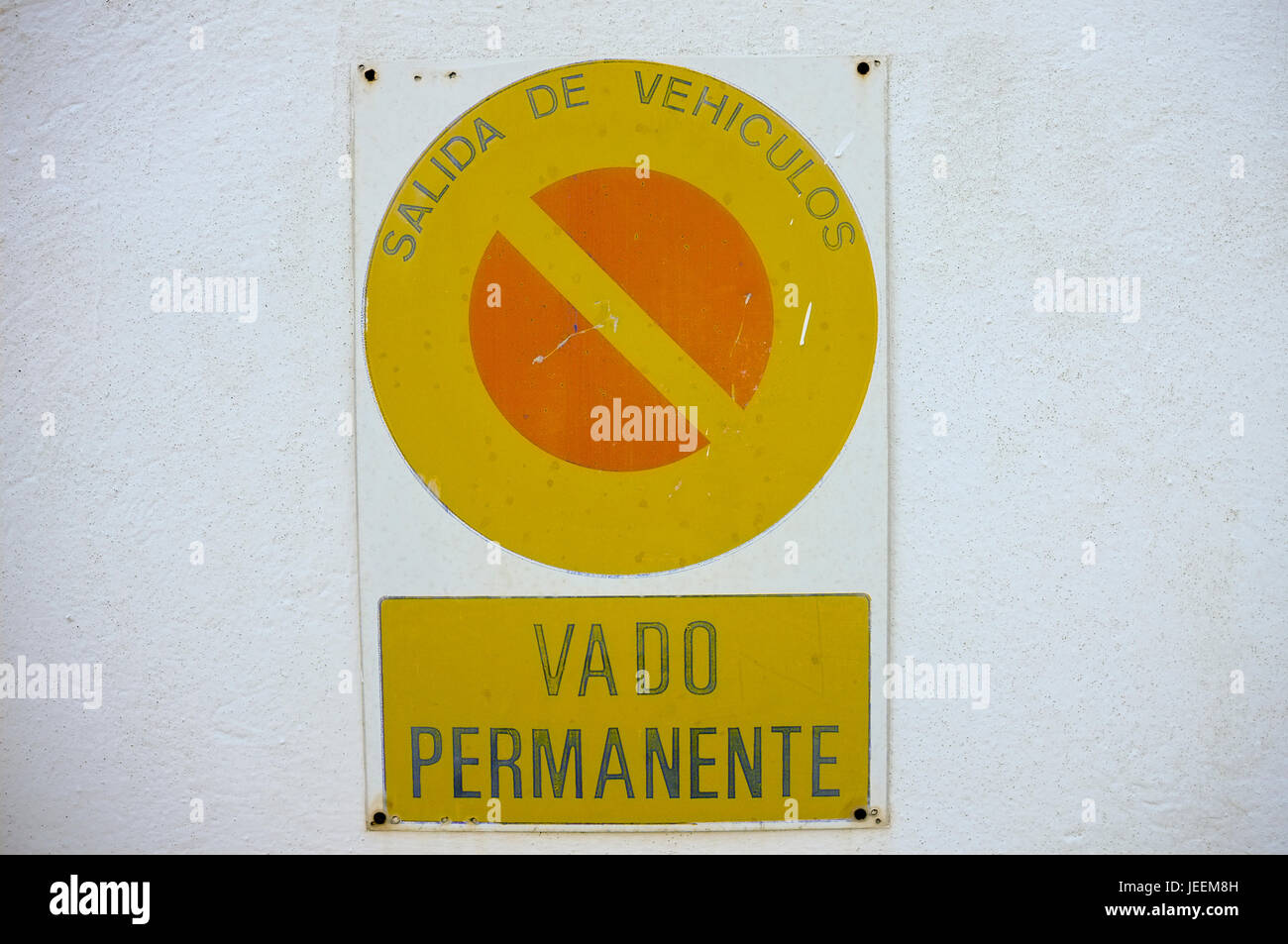 Parkplatz-Warnschild auf Spanisch Stockfoto