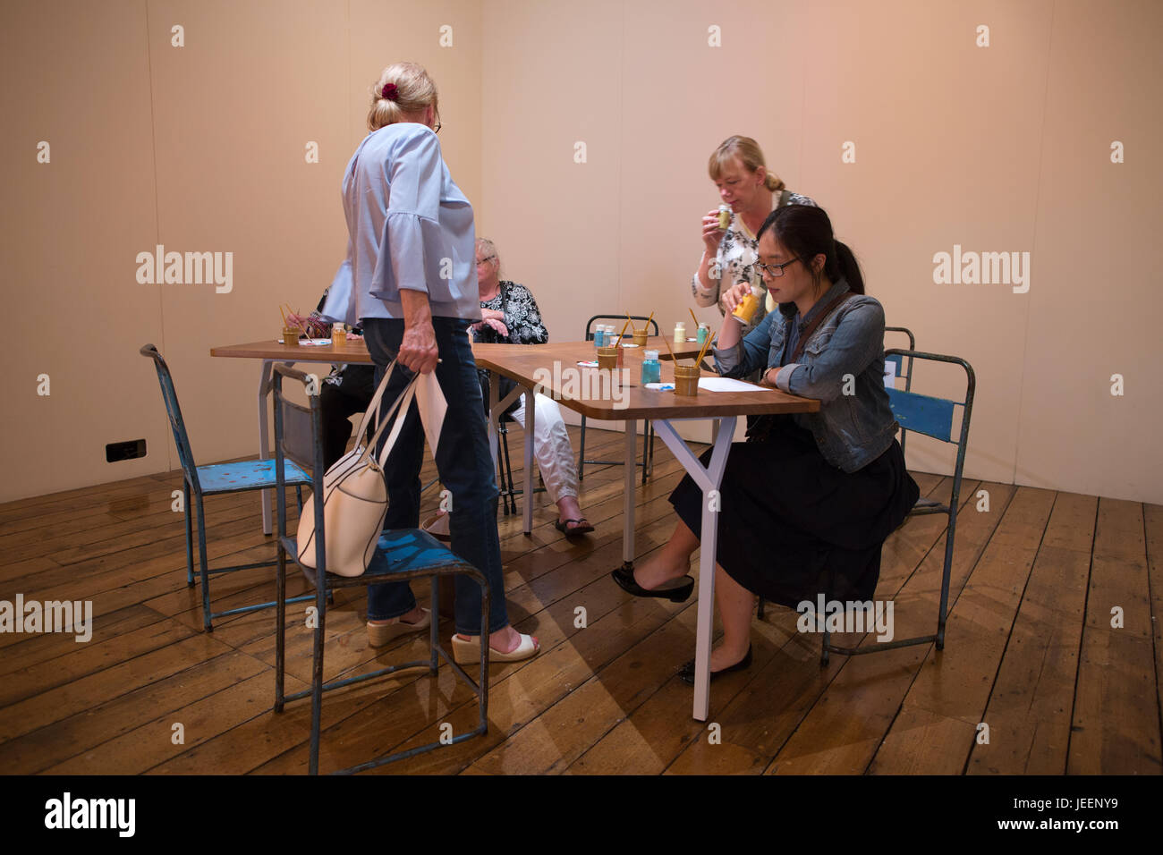 Andy Tauer – L'air du Désert Marocain Installation bei Parfüm: A sensorische Reise durch zeitgenössische Duft im Somerset House Stockfoto