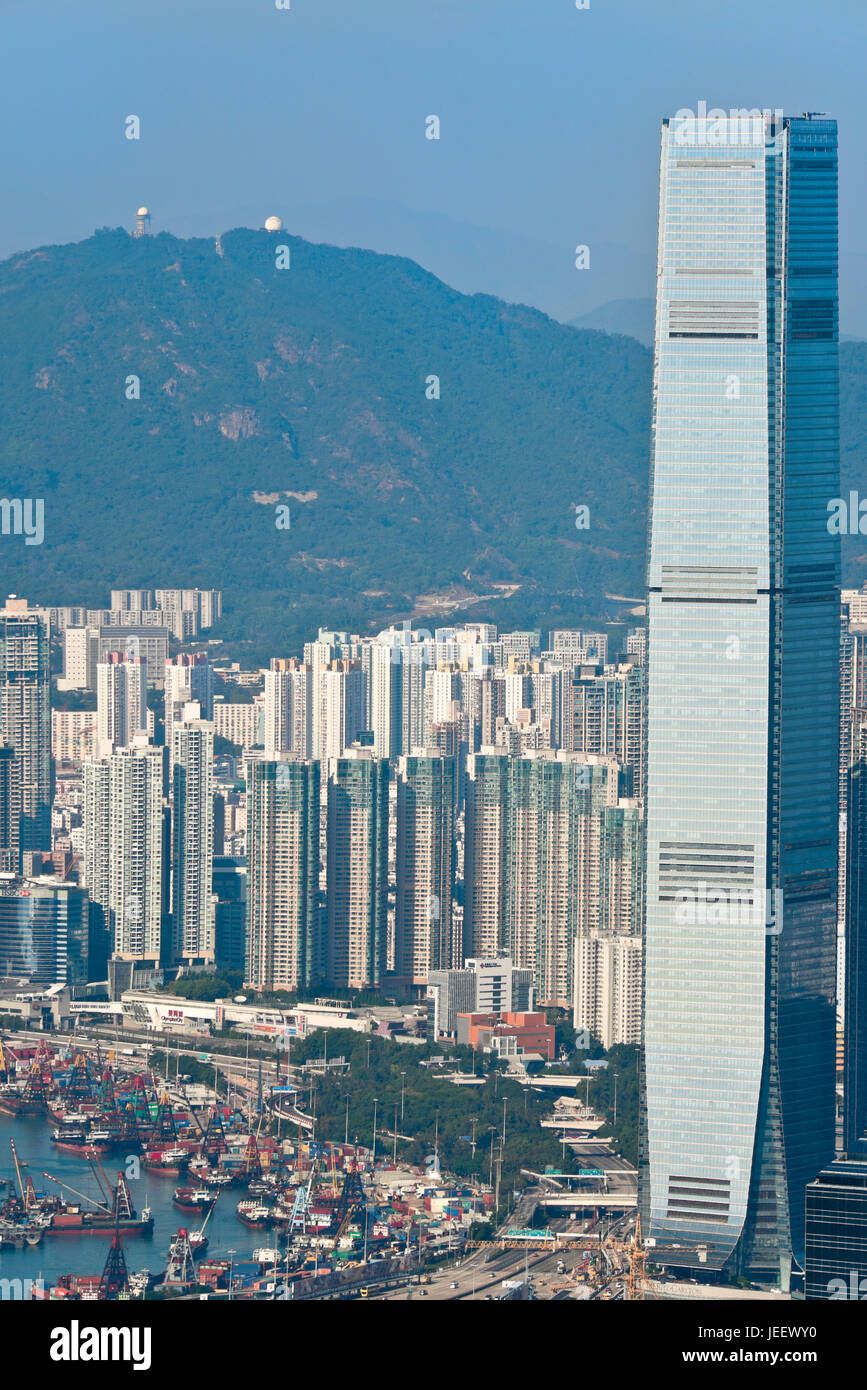 Vertikale Ansicht des International Commerce Centre in Hong Kong, China. Stockfoto