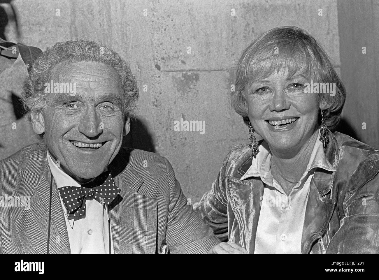 bw421a-38, James Whitmore und Audra Lindley, 14. Januar 1977 Stockfoto
