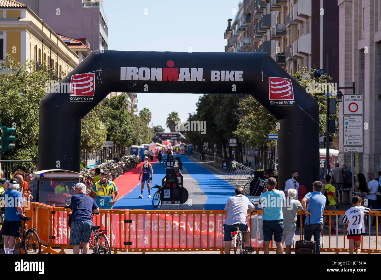 Pescara, Italien - 18. Juni 2017: Wechselzone in Pescara Ironman 70.3 Stockfoto