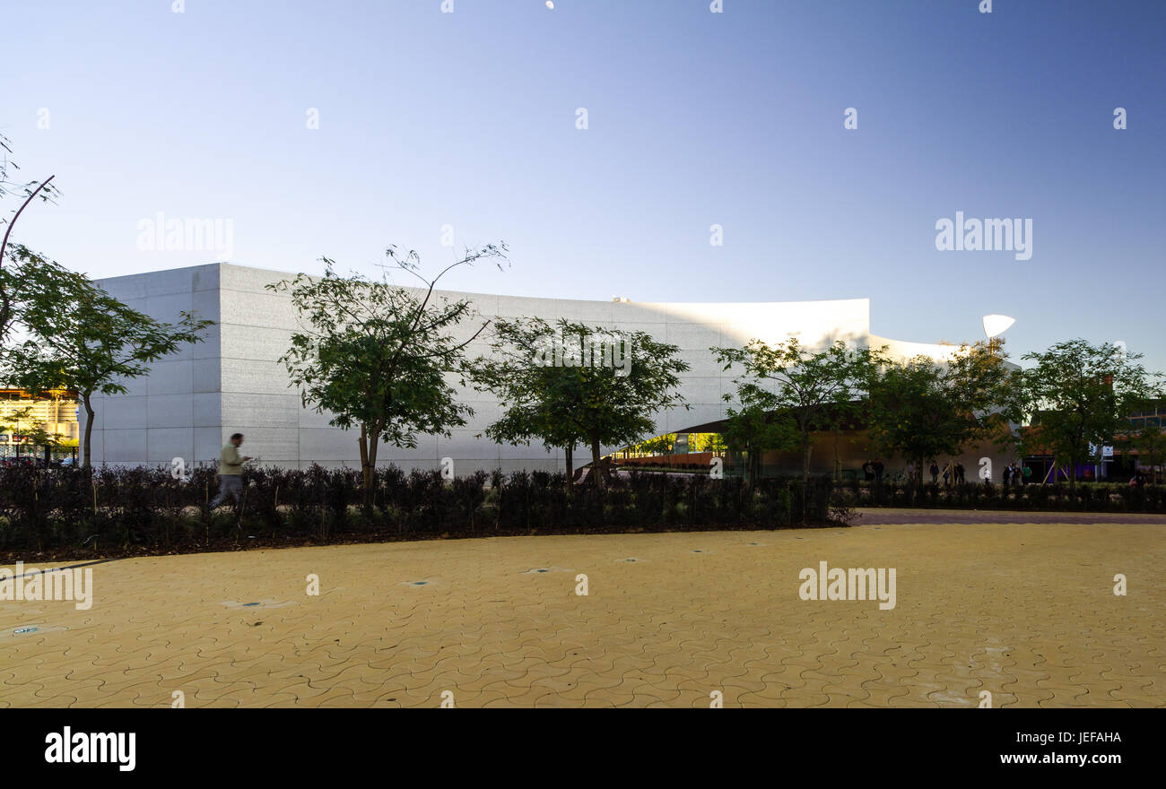 Festzelt der Eingang zum Caixa Forum Sevilla entworfen von Guillermo Vazquez Consuegra Stockfoto