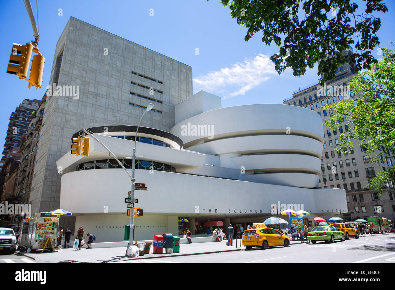 Fassade des Guggenheim Museums, New York City, USA Stockfoto