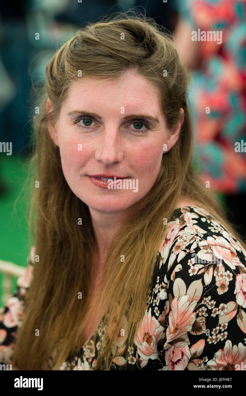 Amanda Owen Hugel Landwirt Und Autor Von Ein Jahr Im Leben Von Einem Yorkshire Schaferin Erscheinen Auf Der 2017 Hay Festival Of Literature And The Arts Hay On Wye Wales Uk Stockfotografie