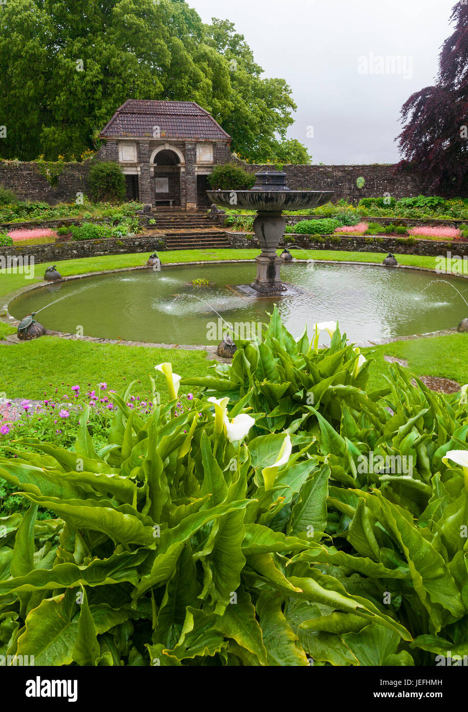 Heywood Gärten an einem nassen Regentag; entworfen von dem berühmten Architekten Sir Edwin Lutyens, Ballinakill, County Laois, Irland Stockfoto