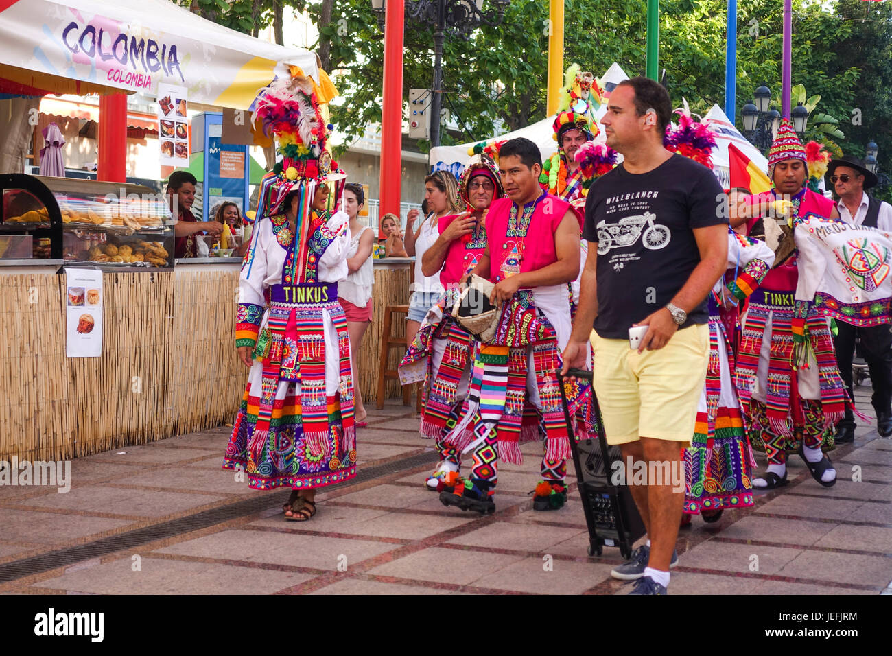 Tanzgruppe in bolivianischen Trachten auf Essen Event, Parade, internationale Veranstaltung Spanien. Stockfoto Tanzgruppe in bolivianischen Trachten auf Essen Event, Parade, internationale Veranstaltung Spanien. Stockfoto