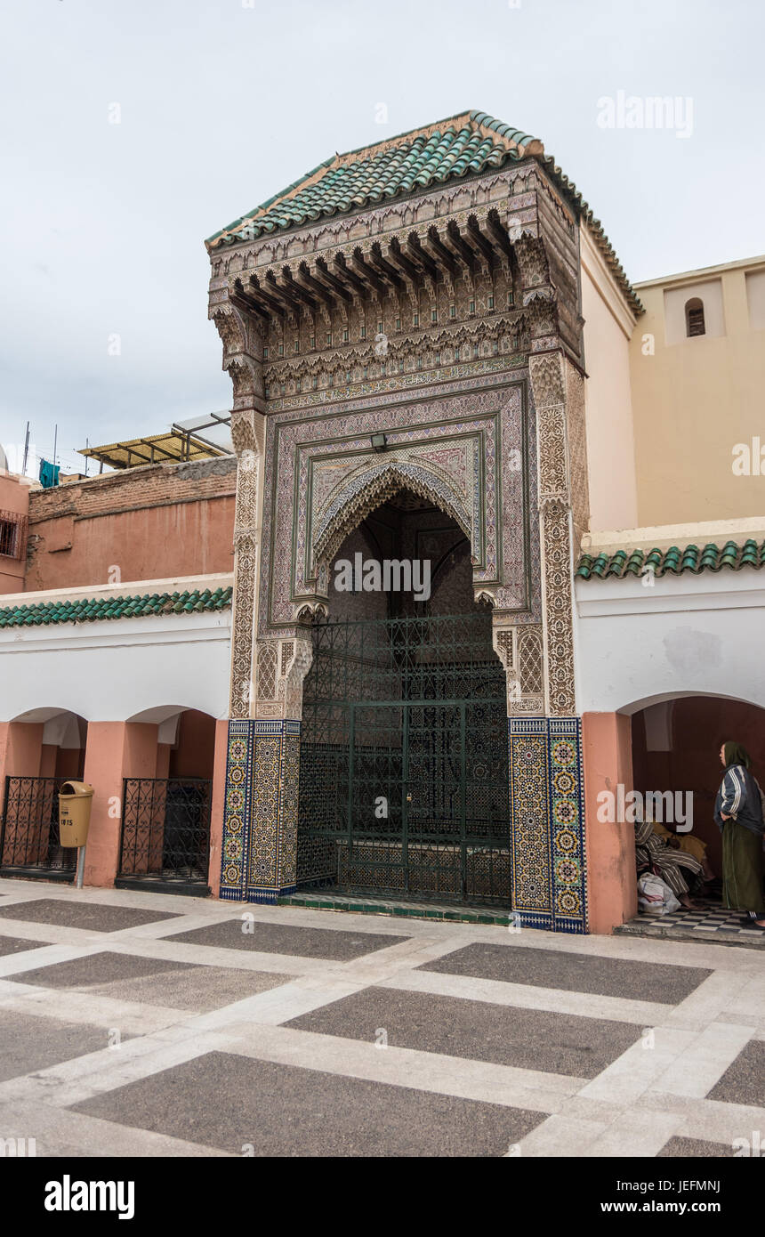 Marrakesch, Marokko - 3. Mai 2017: Innenhof der Moschee Zaouia de Sidi Bel Abbes in Medina von Marrakesch, Marokko Stockfoto
