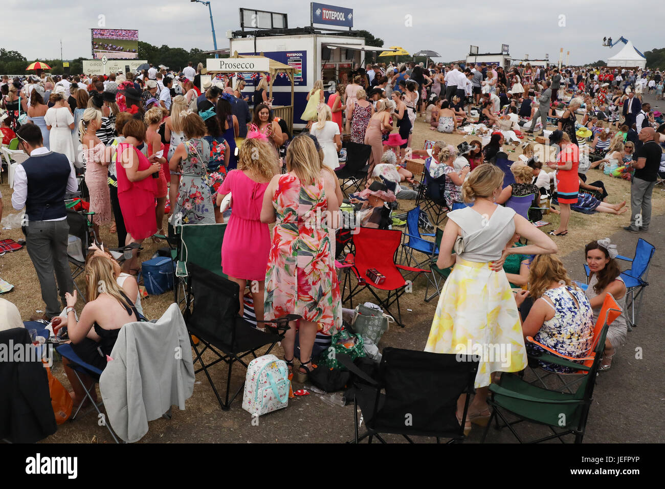 Ascot, Großbritannien. 22. Juni 2017, Royal Ascot-Rennen, Ladies Day, England Stockfoto