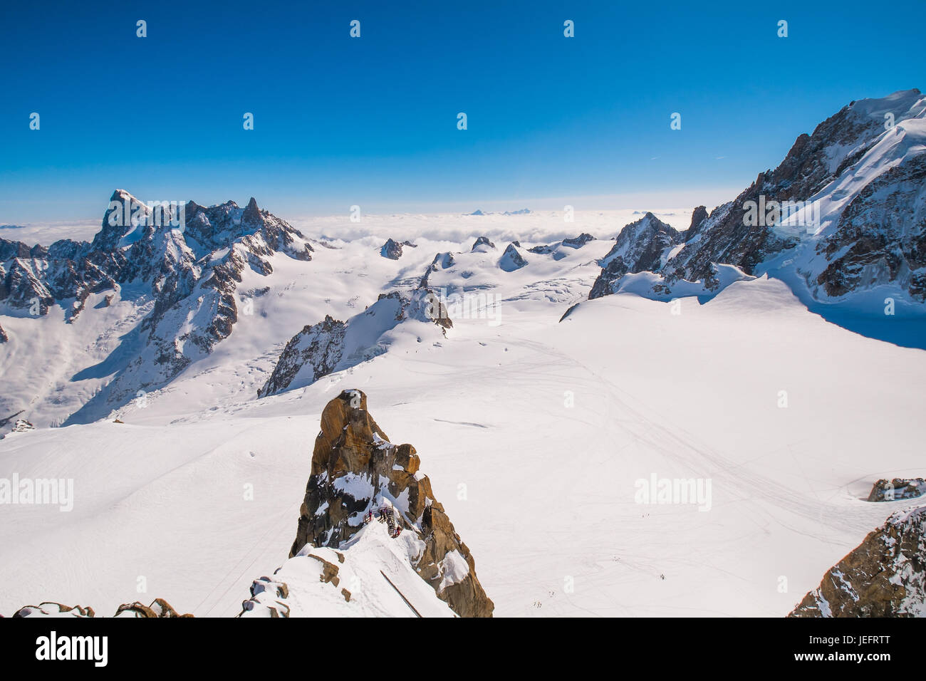 Blick auf Mont Blanc-Massiv von der Aiguille du Midi, Chamonix, Frankreich Stockfoto
