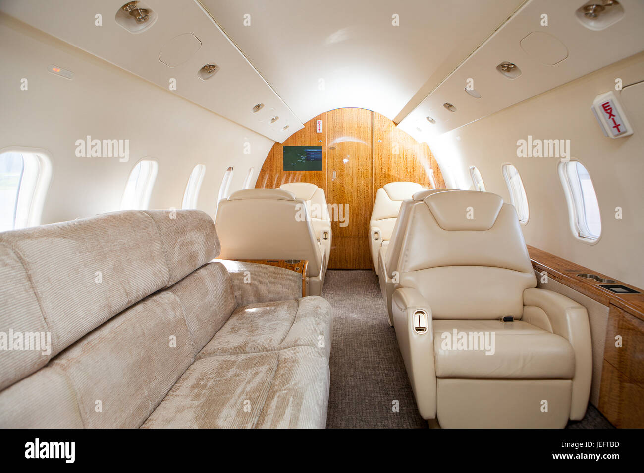 Interieur in hellen Farben aus echtem Leder in der Business-jet Stockfoto