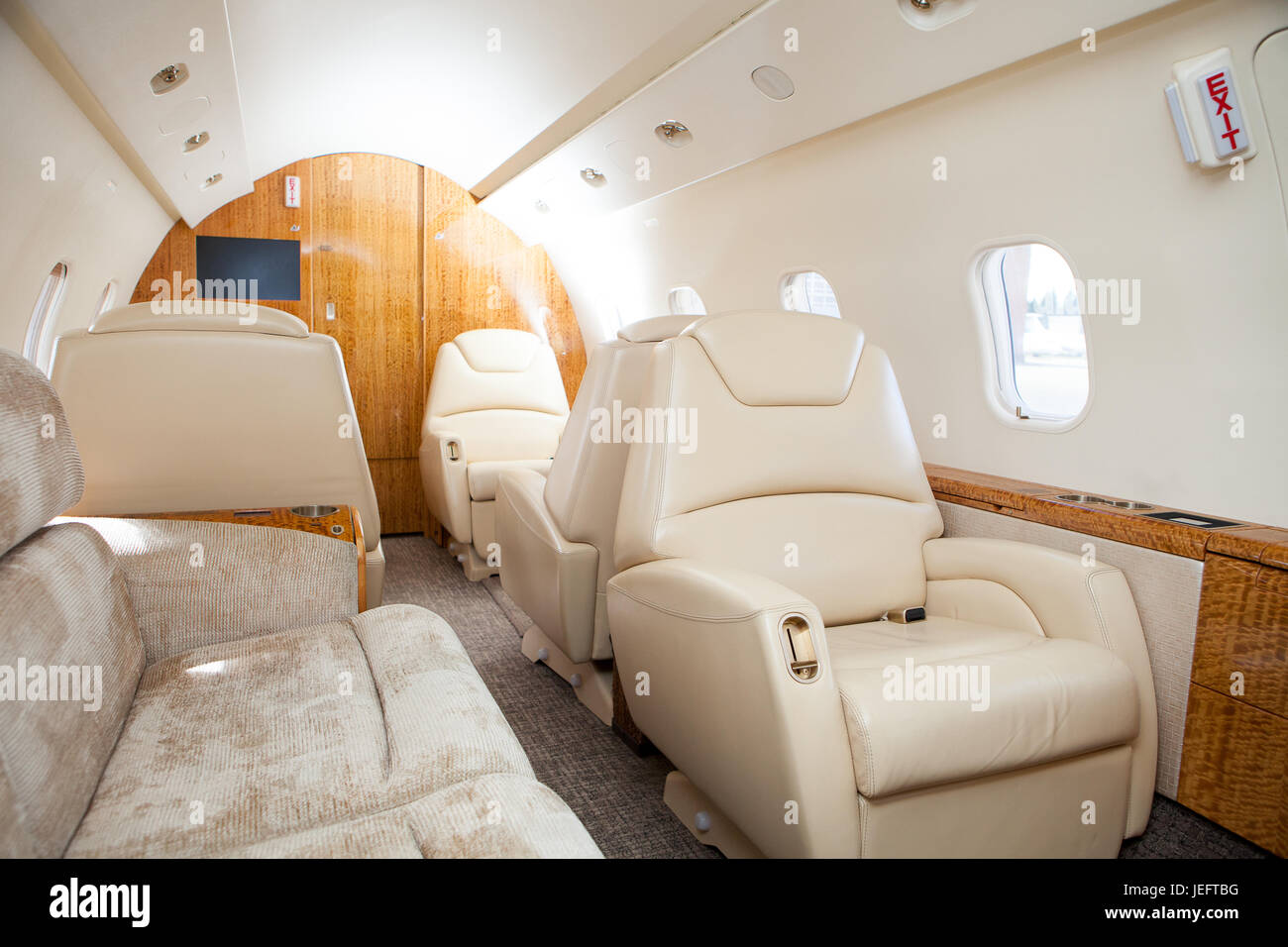 Interieur in hellen Farben aus echtem Leder in der Business-jet Stockfoto