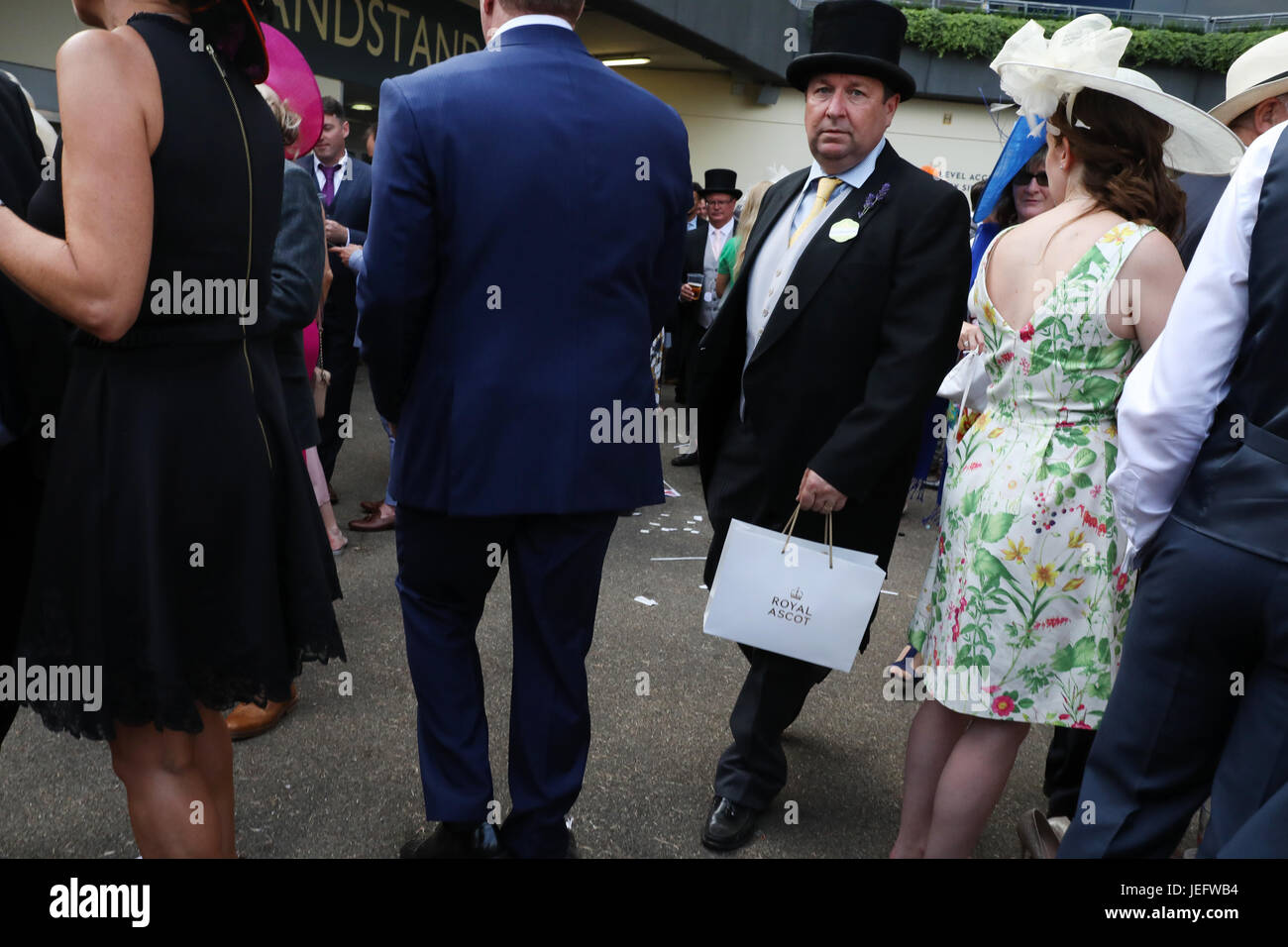 Ascot, Großbritannien. 22. Juni 2017, Royal Ascot-Rennen, Ladies Day, England Stockfoto