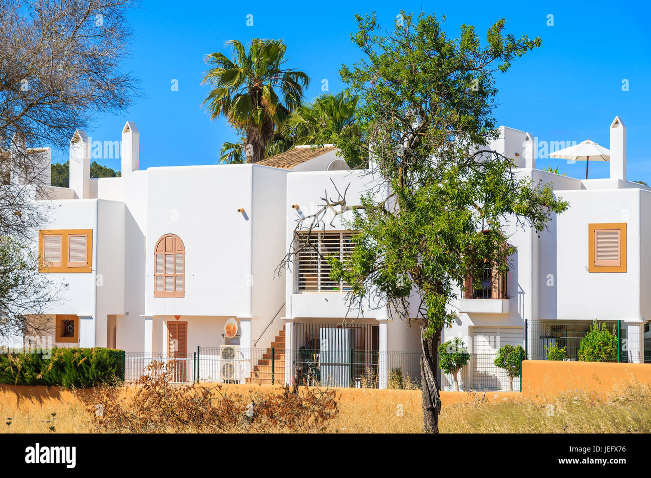 Typische Architektur von Sant Carles de Peralta Dorf mit weiß getünchten Häusern, Insel Ibiza, Spanien Stockfoto