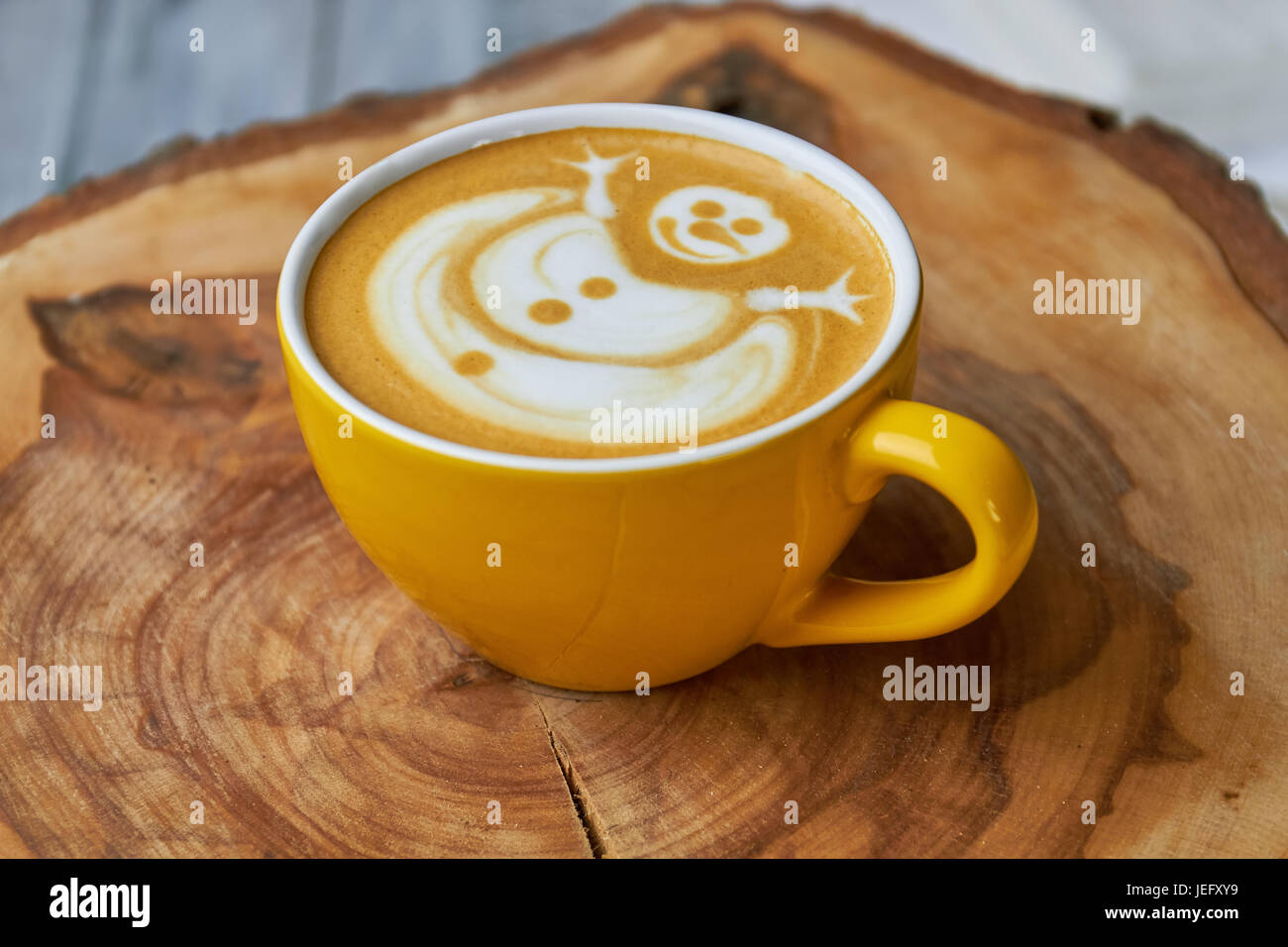 Schneemann Latte Art. Stockfoto