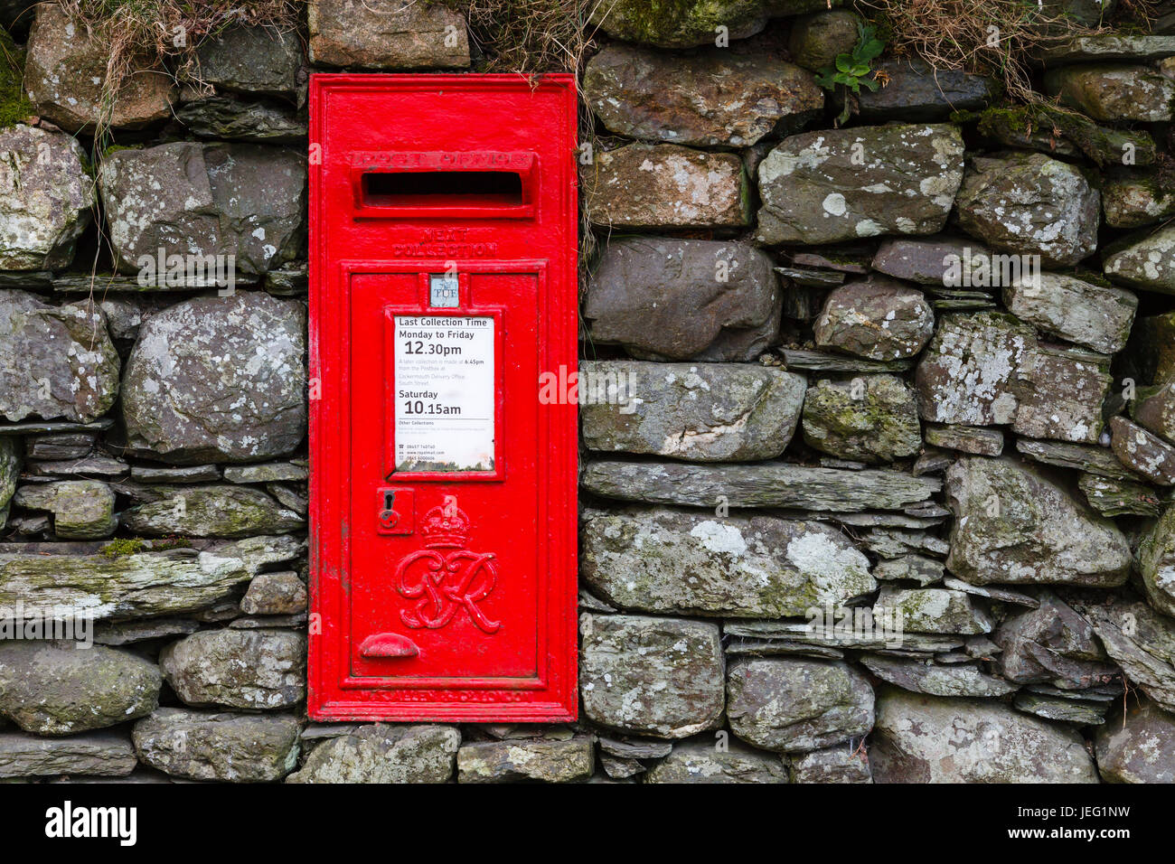Ein Traditionelle Rote Englische Briefkasten Montiert In Einer