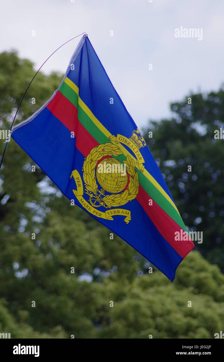 Das Korps der Royal Marines Flagge, Fliegen auf die Grüne Kathedrale von Exeter, Sommer Fete. Devon, UK. Stockfoto