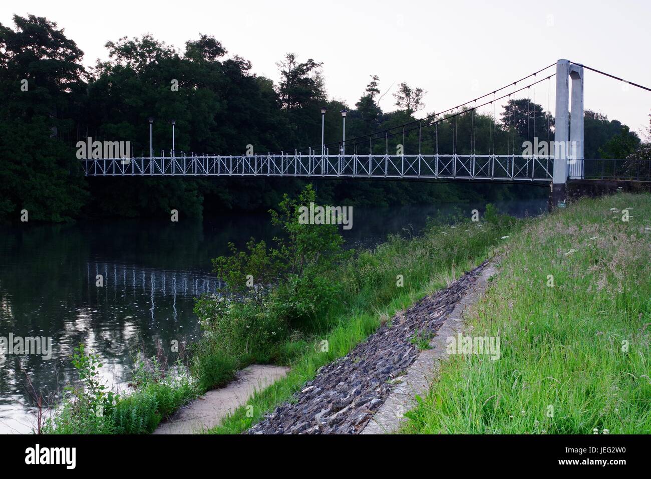 Trews Weir Hängebrücke über den Fluss exe, Exeter Quay. Devon, Großbritannien. Juni 2017. Stockfoto