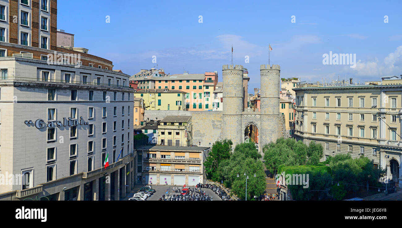 Panorama-Blick auf Porta Soprana Turm, Genua, Ligurien, Italien Stockfoto