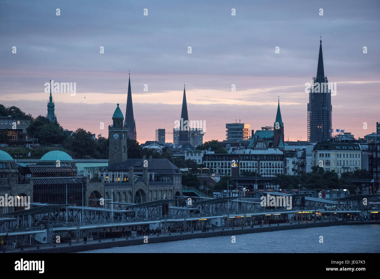 Hamburg, Deutschland, Skyline vom Hamburger Hafen Stockfoto