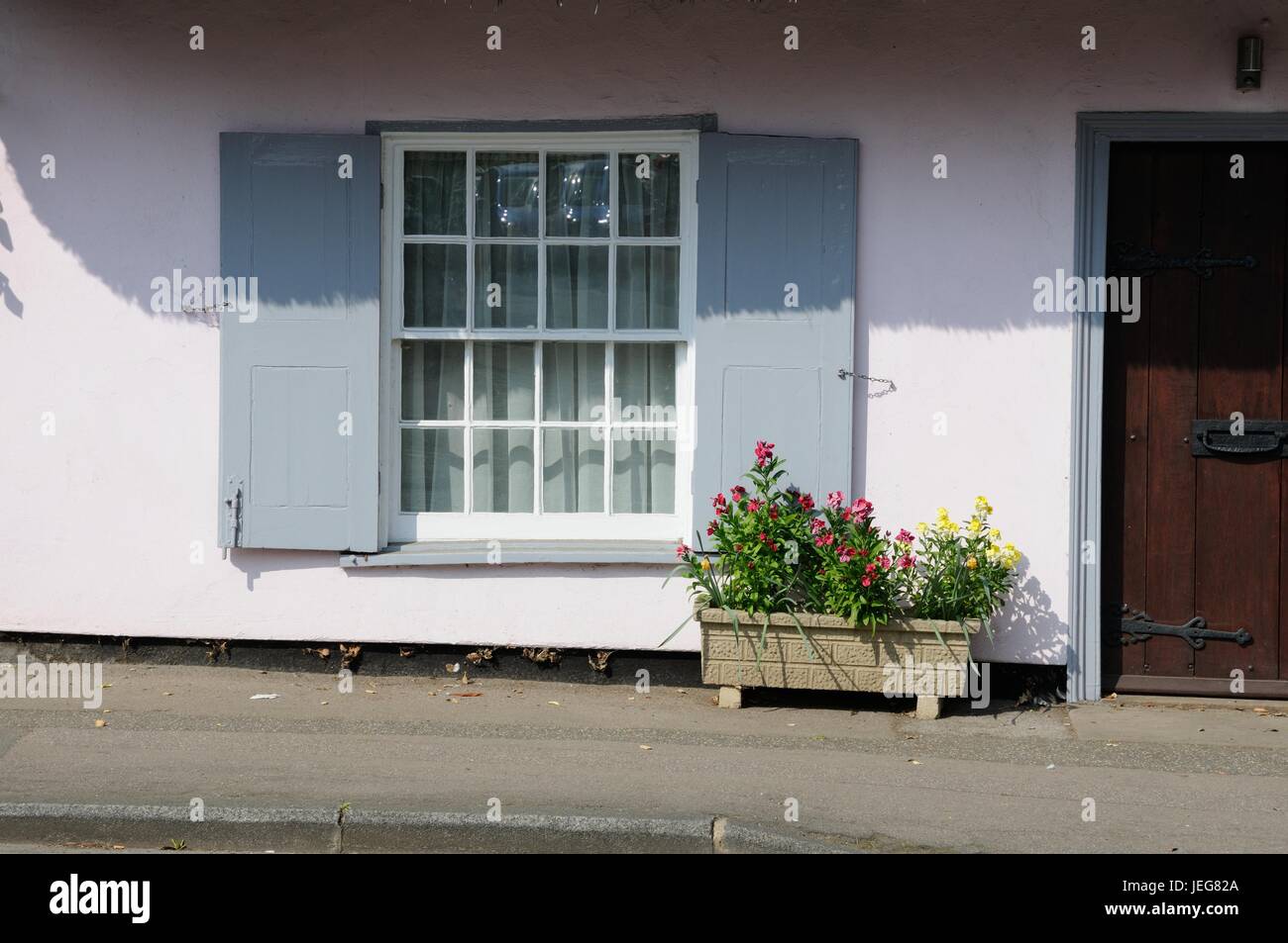 Nr. 68 High Street, Great Shelford, Cambridgeshire, ist Fachwerk- und verputzten Ferienhaus mit Reetdach des mid-18th Jahrhundert Datum. Stockfoto