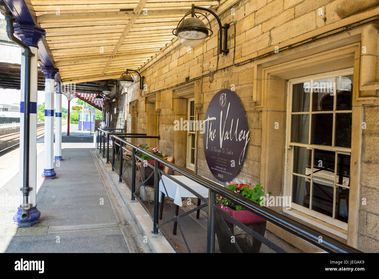 Corbridge, Northumberland, England, UK.  Das Tal indische Restaurant, vom ehemaligen Bahnhof umgewidmet. Stockfoto