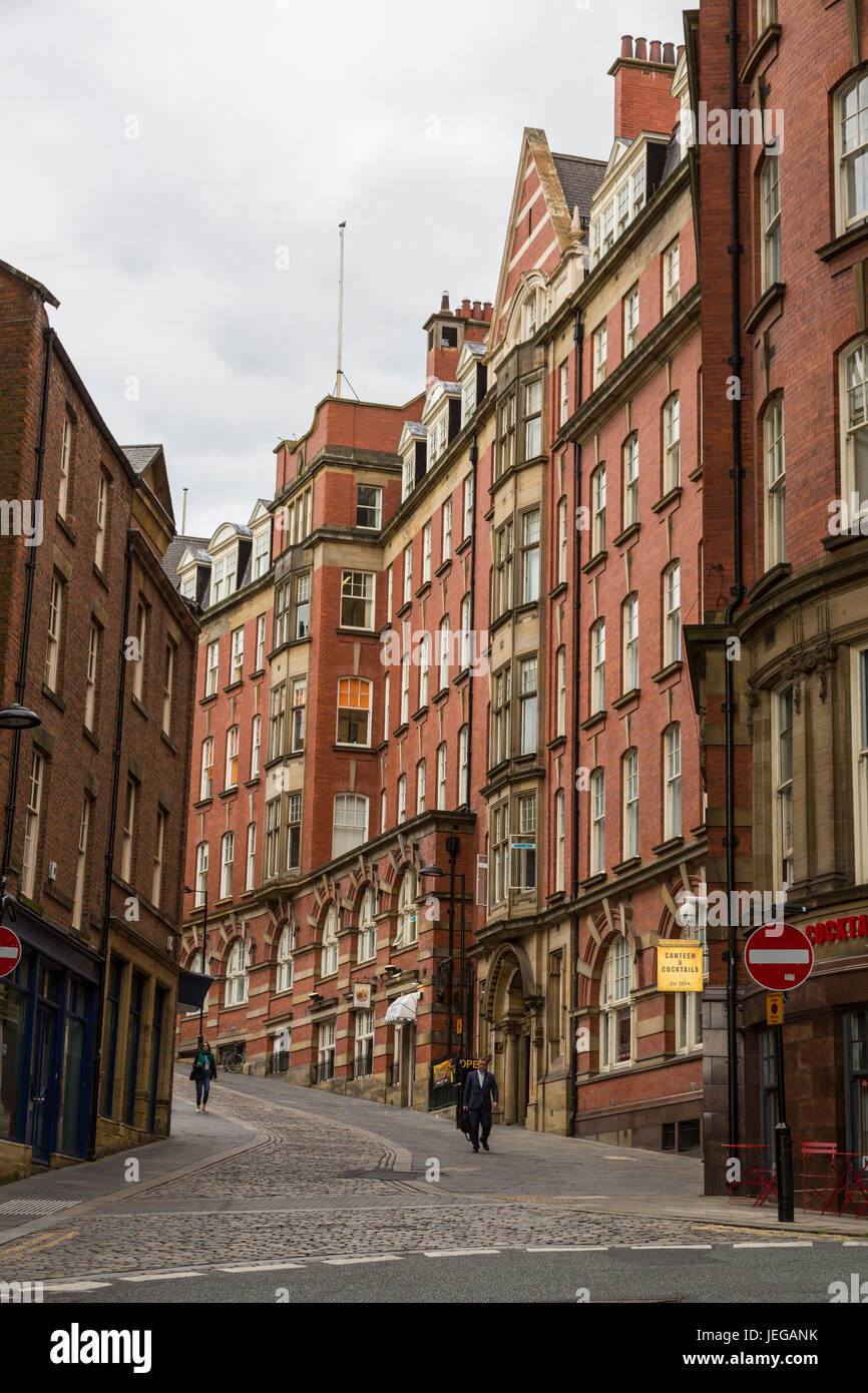 Newcastle-upon-Tyne, England, Vereinigtes Königreich.  Straßenszene, Seitenstraße of Grey Street. Stockfoto