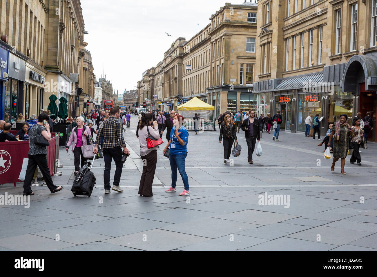 Newcastle-upon-Tyne, England, Vereinigtes Königreich. Northumberland Street Scene. Stockfoto