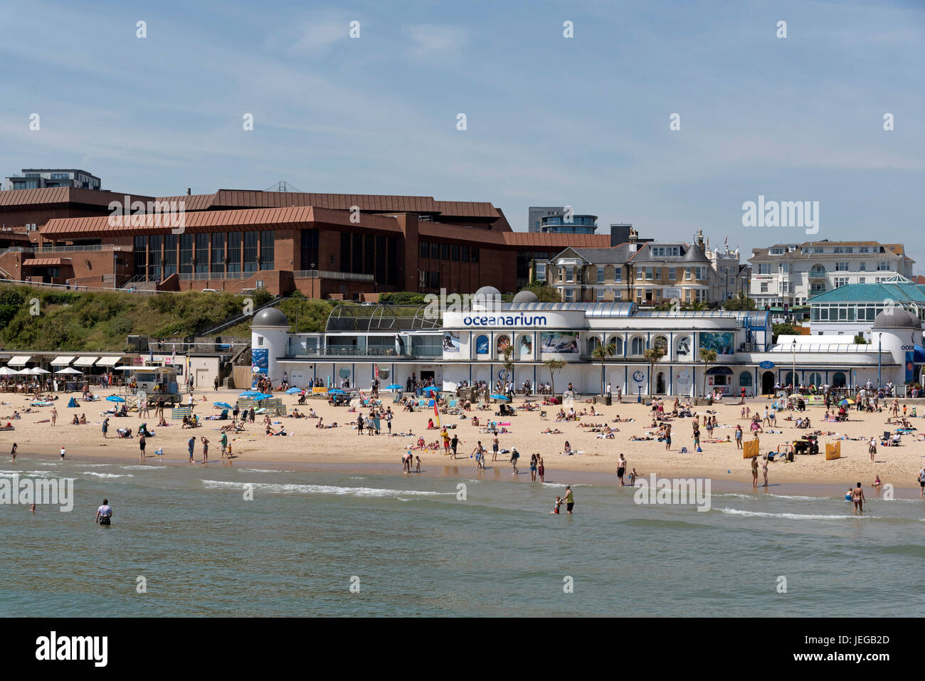 Das Bournemouth International Centre eine Konferenz und Veranstaltungsort mit Blick auf den Strand von dieser englischen Seebad. Süd-England UK. J Stockfoto