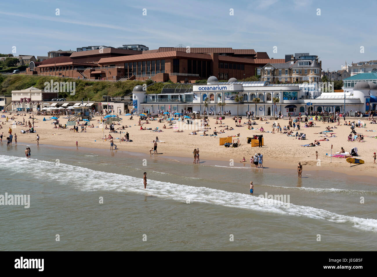 Das Bournemouth International Centre eine Konferenz und Veranstaltungsort mit Blick auf den Strand von dieser englischen Seebad. Süd-England UK. J Stockfoto