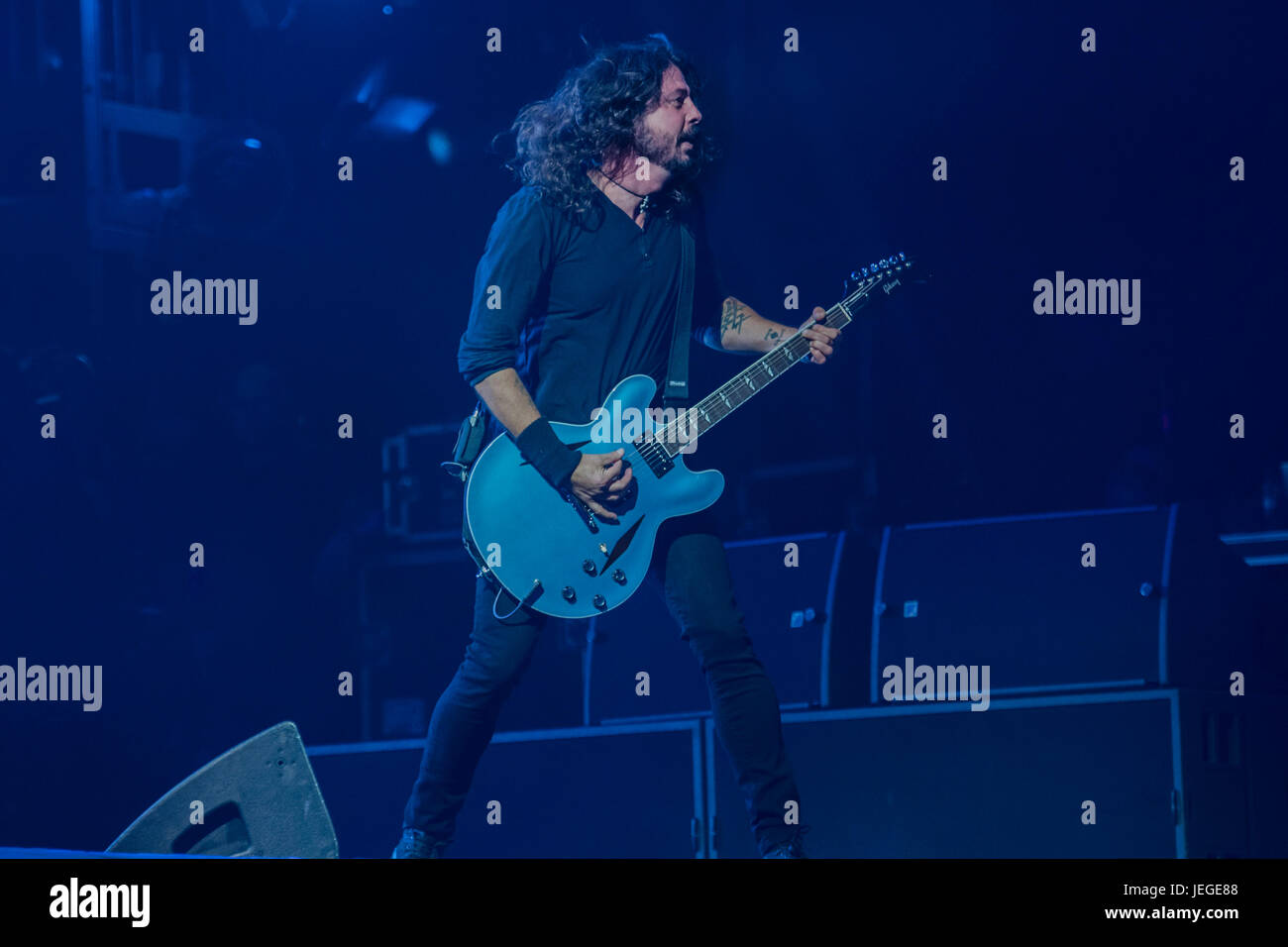 Glastonbury, Somerset, UK. 24. Juni 2017. Die Foo Fighters spielen die Pyramide Bühne - 2017 Glastonbury Festival, würdig Farm. Glastonbury, 24. Juni 2017 Credit: Guy Bell/Alamy Live-Nachrichten Stockfoto