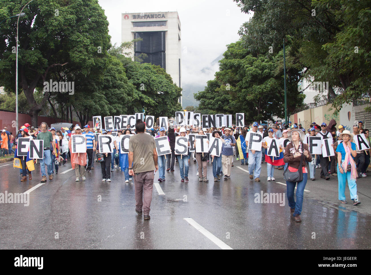 Caracas, Venezuela. 24. Juni 2017. Proteste gegen den venezolanischen Präsidenten Nicolas Maduro in Caracas Credit: Luis Molina/Alamy Live News Stockfoto