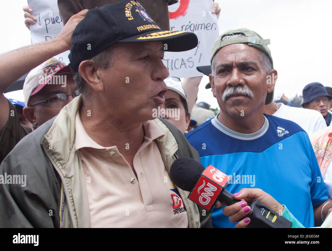 Caracas, Venezuela. 24. Juni 2017. Proteste gegen den venezolanischen Präsidenten Nicolas Maduro in Caracas Credit: Luis Molina/Alamy Live News Stockfoto