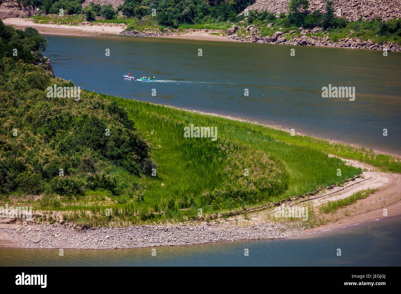 Pinglu, China Shanxi Provinz. 24. Juni 2017. Touristen nehmen Boote am gelben Fluss im Pinglu County, Nord-China Shanxi Provinz, 24. Juni 2017. Bildnachweis: Liu Wenli/Xinhua/Alamy Live-Nachrichten Stockfoto