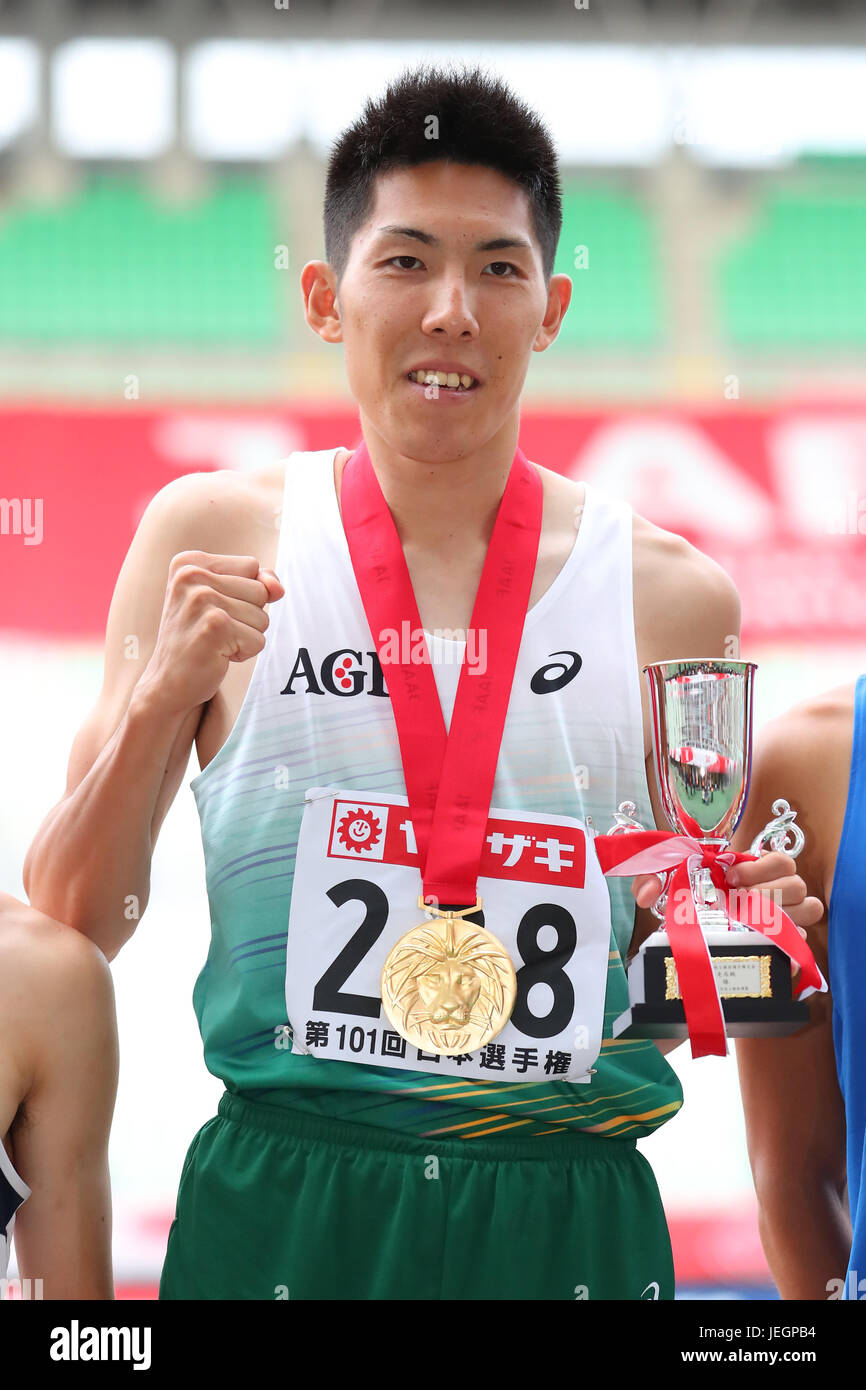 Yanmar Stadion Nagai, Osaka, Japan. 25. Juni 2017. Takashi Eto, der 101. Japan Track & Feld Meisterschaften Männer Hochsprung Award Ceremony am Yanmar Stadion Nagai, Osaka, Japan. Bildnachweis: YUTAKA/AFLO SPORT/Alamy Live-Nachrichten Stockfoto