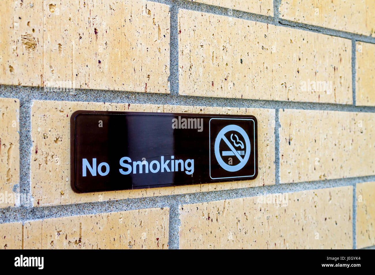 Kein Rauchen Zeichen auf eine Mauer Stockfoto