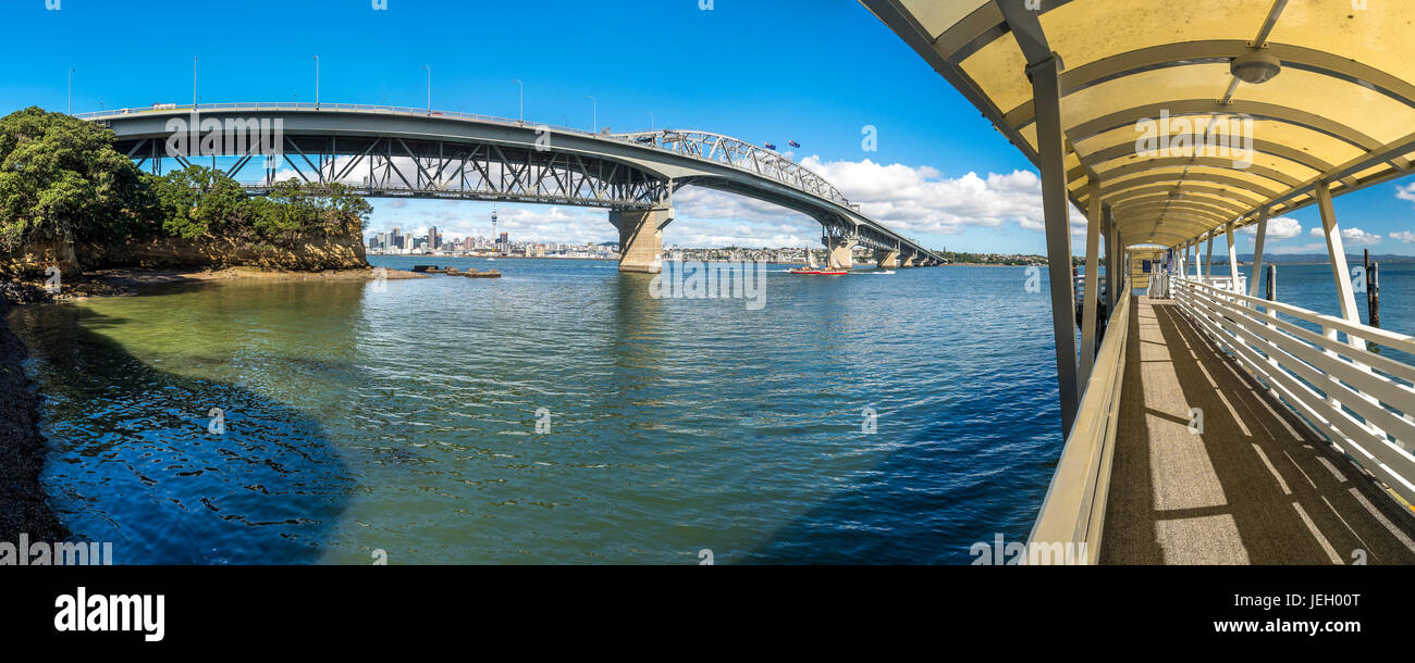 Harbour Bridge mit Skyline, Auckland, Nordinsel, Neuseeland Stockfoto