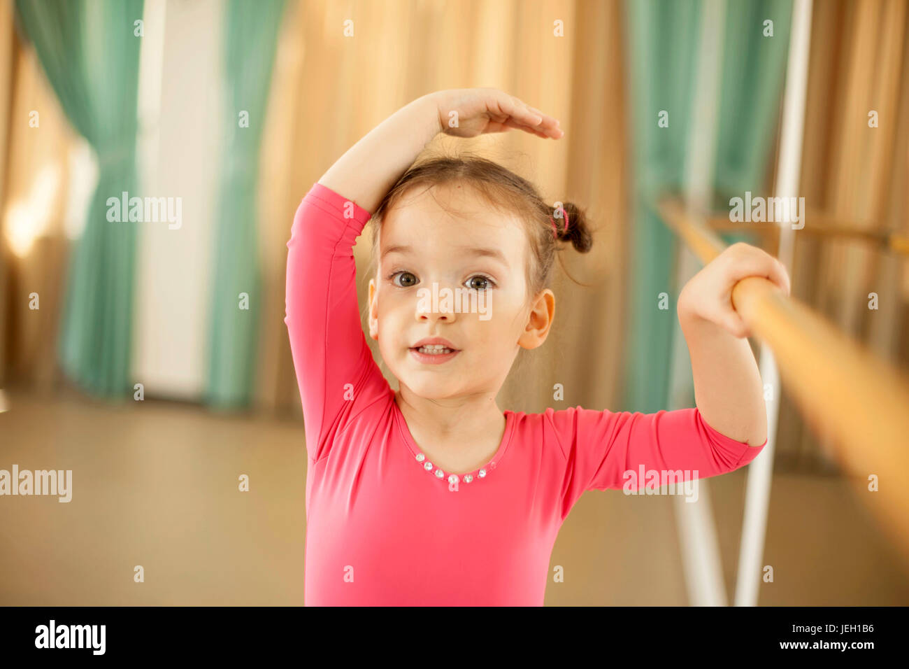 Baby Ballerinas im Ballett studio Stockfoto