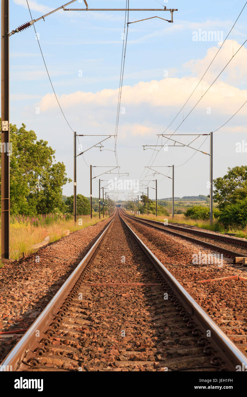 Eisenbahnstrecke. Eine elektrifizierte Anschlussbahn in Nordengland