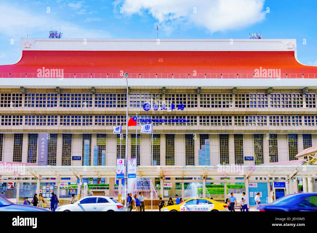 TAIPEI, TAIWAN - 17. Mai: Dies ist die äußere Architektur des Taipei Hauptbahnhof ist es ein Wahrzeichen und der Gebäude in der Downtow Haupttransport Stockfoto