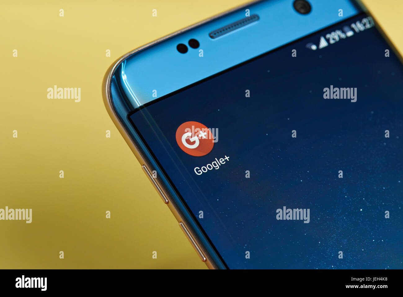 New York, USA – 23. Juni 2017: Google plus Anwendungssymbol auf Smartphone-Bildschirm Nahaufnahme. Google plus app Icon mit Kopie Raum auf dem Bildschirm Stockfoto