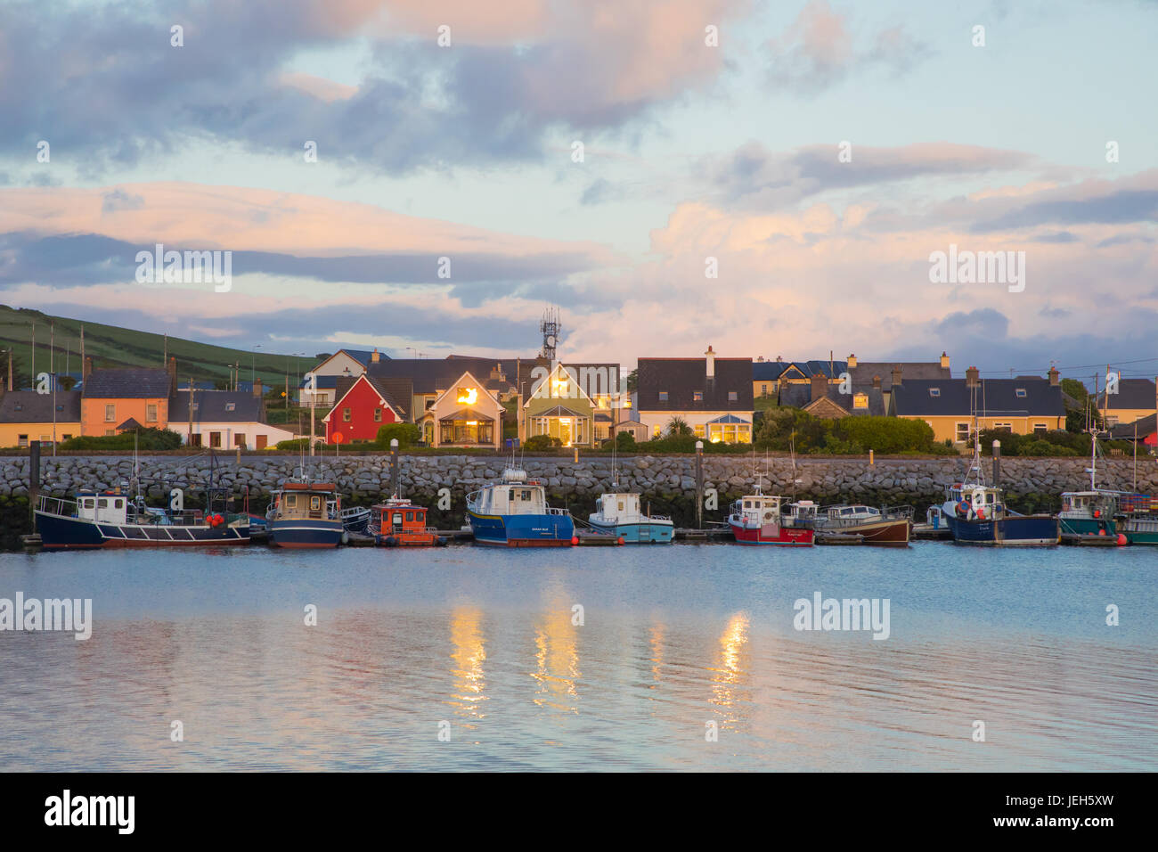 Dingle Harbour bei Sonnenuntergang, County Kerry, Irland Stockfoto