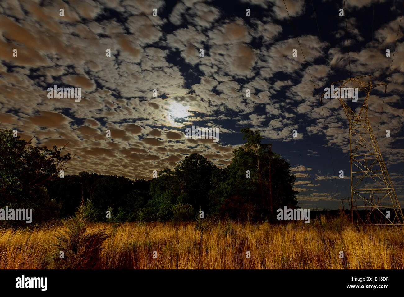 Bewölkten Nachthimmel mit Mond und Sterne. Elemente dieses Bildes Stockfoto