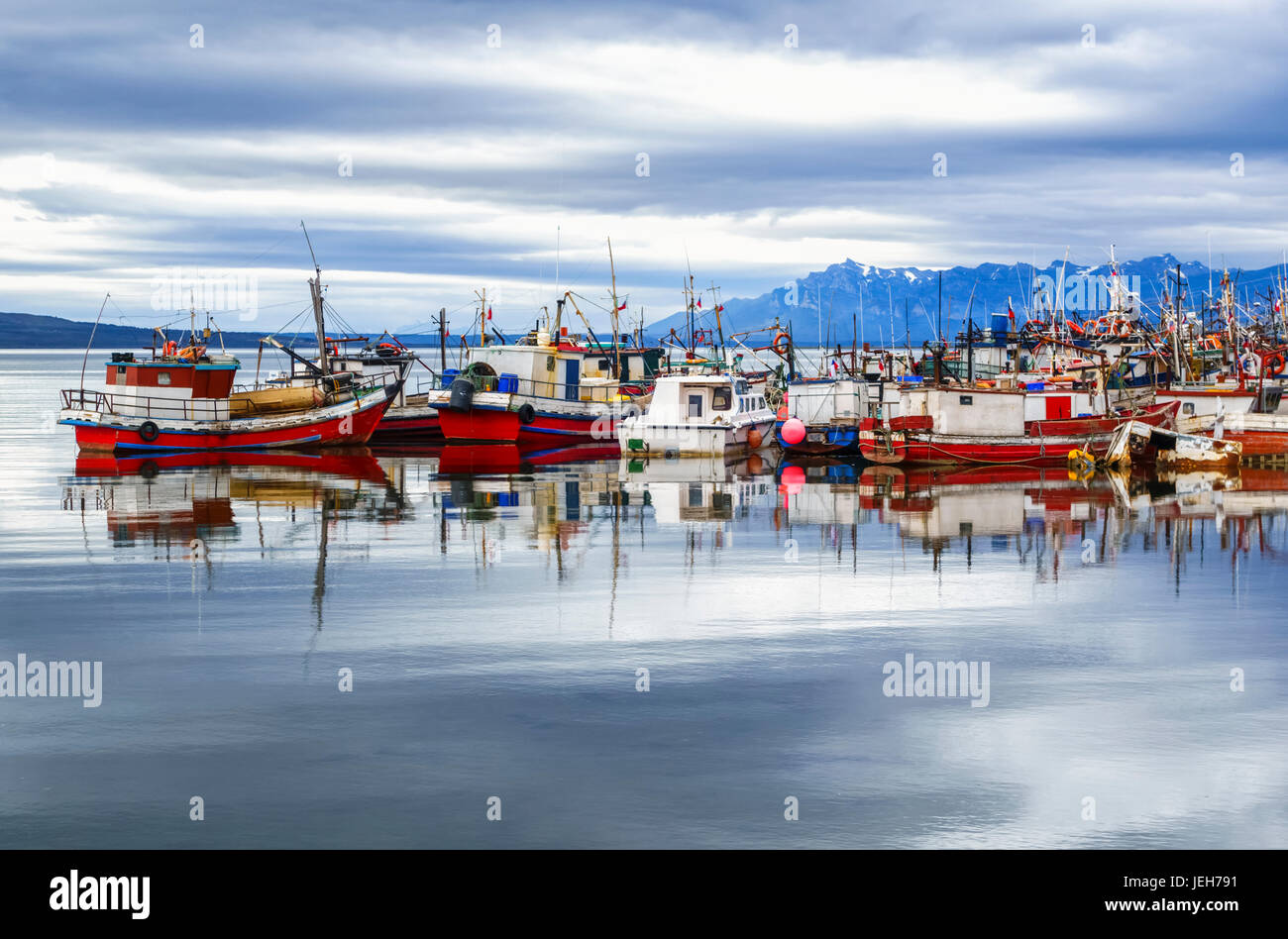 Angelboote/Fischerboote im Hafen, chilenische Patagonien; Puerto Natales, Ultima Esperanza, Chile Stockfoto