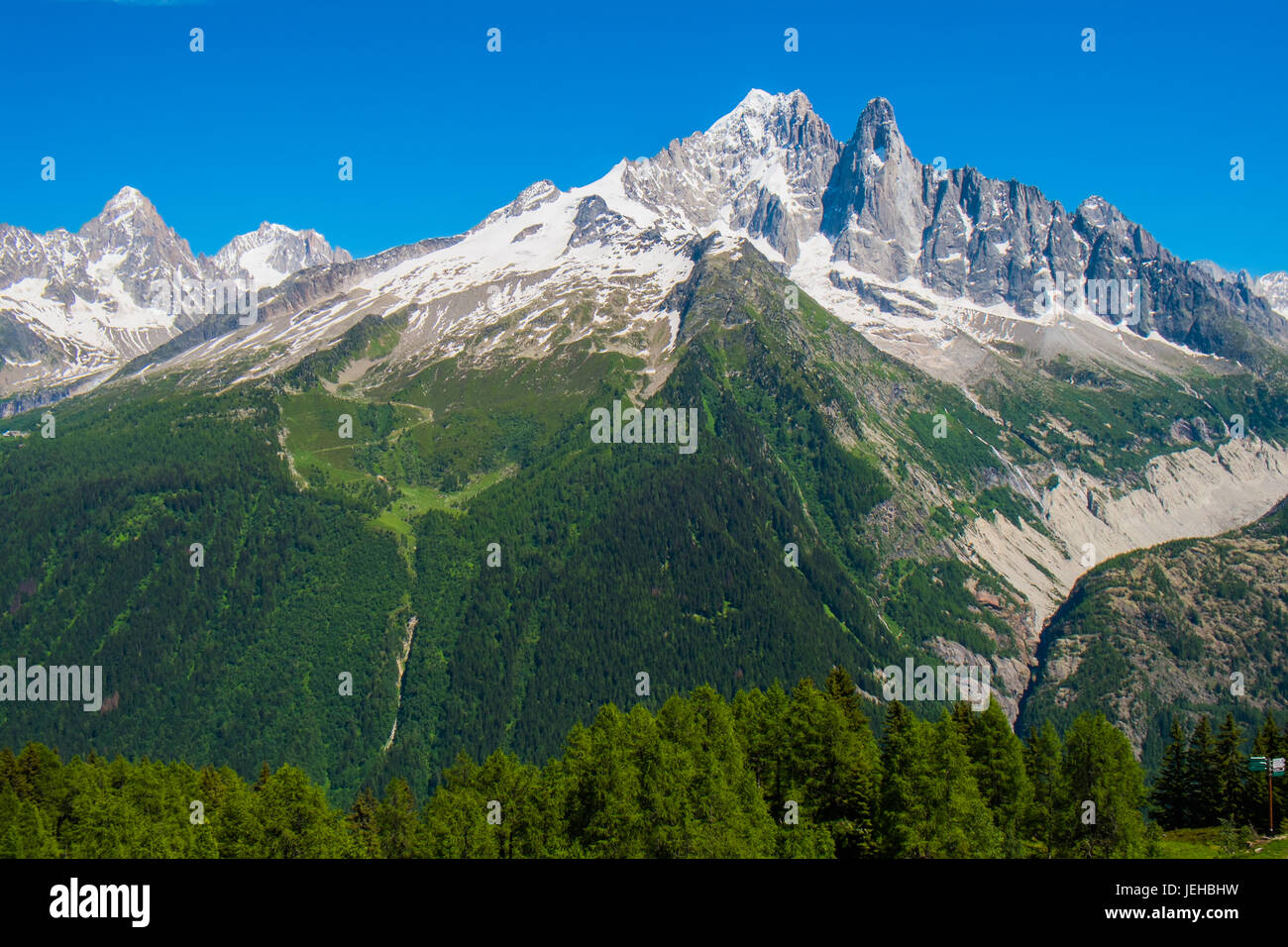 Ansicht der Aiguille Verte im Sommer, Chamonix, Frankreich Stockfoto