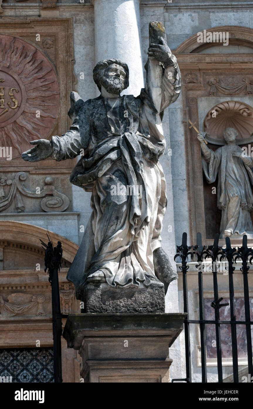 Statuen der zwölf Apostel in Krakau, an der Kirche Peter und Paul in ...