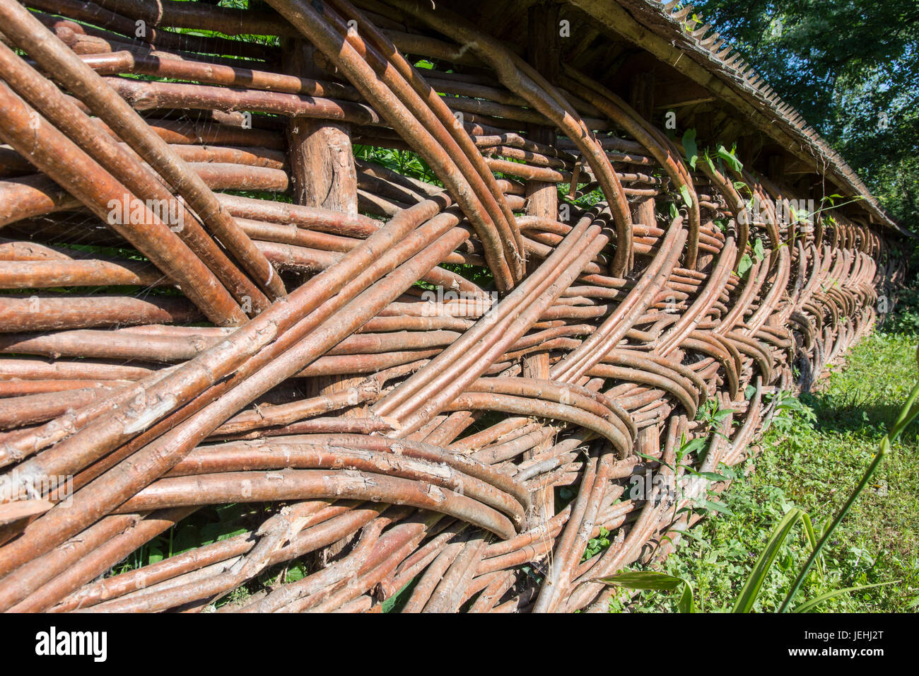 Typischen Korbwaren Holz Zaun in der Region Maramures, Rumänien Stockfoto