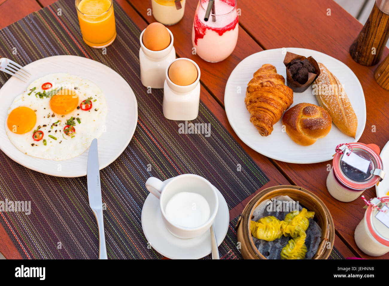 Frühstück Tisch set-up. Stockfoto